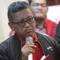 Sekjen DPP PDIP Hasto Kristiyanto saat meresmikan official store atribut PDI Perjuangan di Jakarta, Senin (21/1). PDIP meluncurkan RedMe sebagai official store atribut PDIP pada Pemilu 2019. (Liputan6.com/Faizal Fanani)