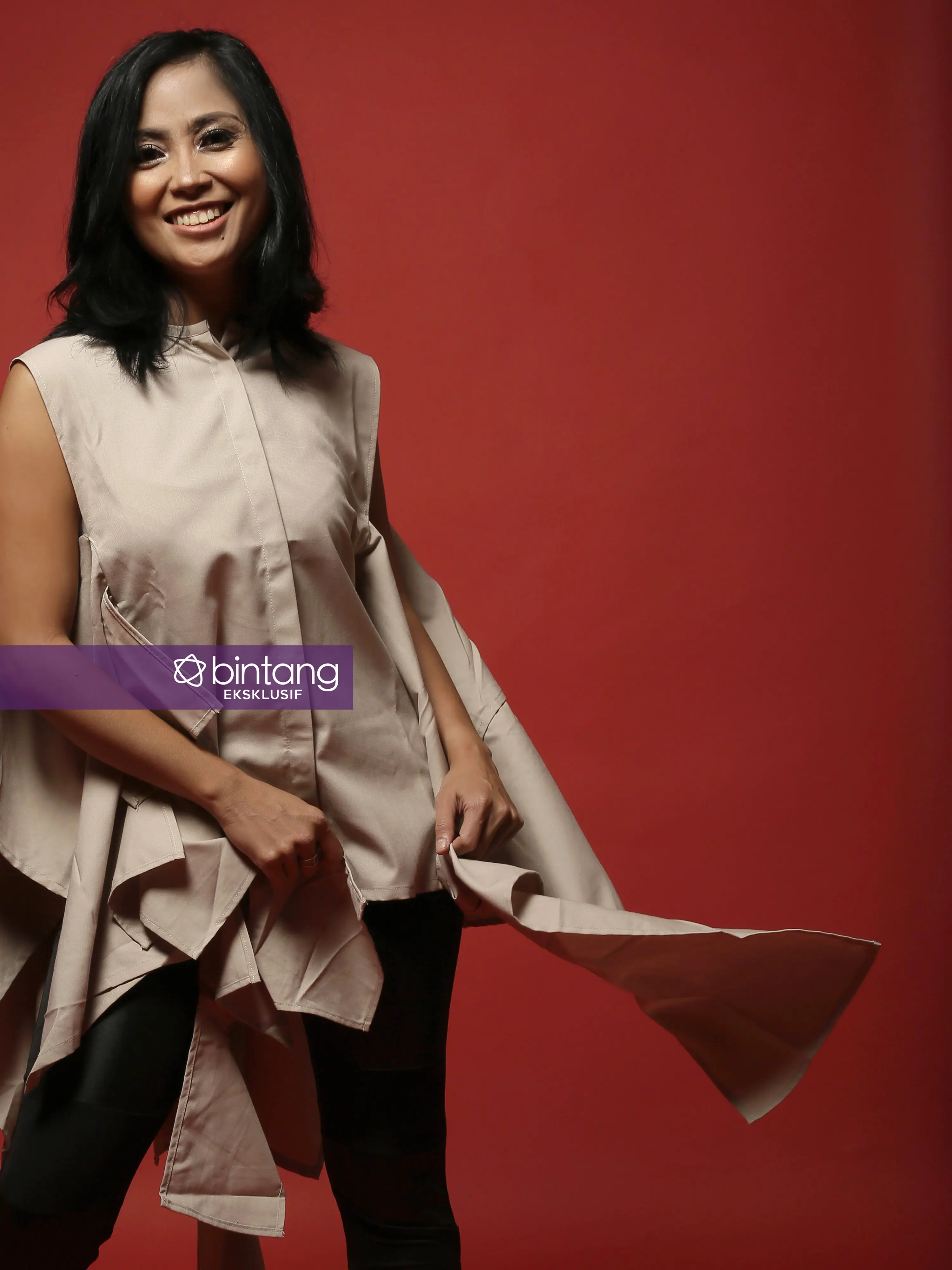 Rally Marina membagi cinta antara dunia balap dan jurnalistik. (Fotografer: Bambang E. Ros, Digital Imaging: Muhammad Iqbal Nurfajri)