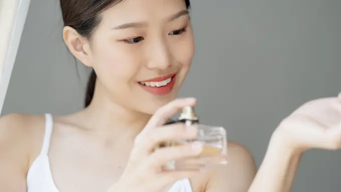 Teknik layering parfum untuk membuat wangi lebih personal