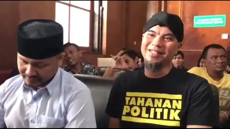 Terdakwa ujaran kebencian, Ahmad Dhani Prasetyo menjalani sidang di Pengadilan Negeri (PN) Surabaya. (Liputan6.com/Dian Kurniawan)