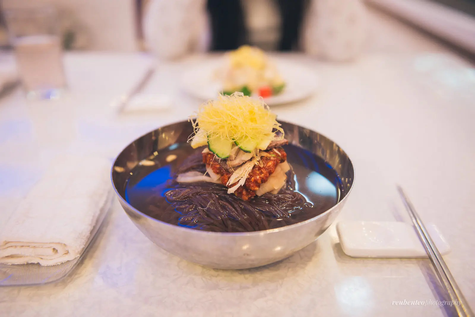 Raengmyeon, kuliner Korea Utara. (Sumber Foto: reubenteo.com)