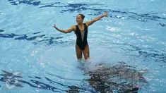 Tim renang indah Indonesia berhasil menyumbang medali pertama bagi kontingen Merah Putih di ajang Sea Games 2015 Singapura. Tampak, tim renang indah Indonesia saat tampil di OCBC Aquatic Centre, Rabu (3/6/2015). (Liputan6.com/Helmi Fithriansyah)