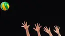 Tangan-tangan atlet voli wanita Belanda di Kejuaraan Eropa. (EPA/Bernd Thissen)