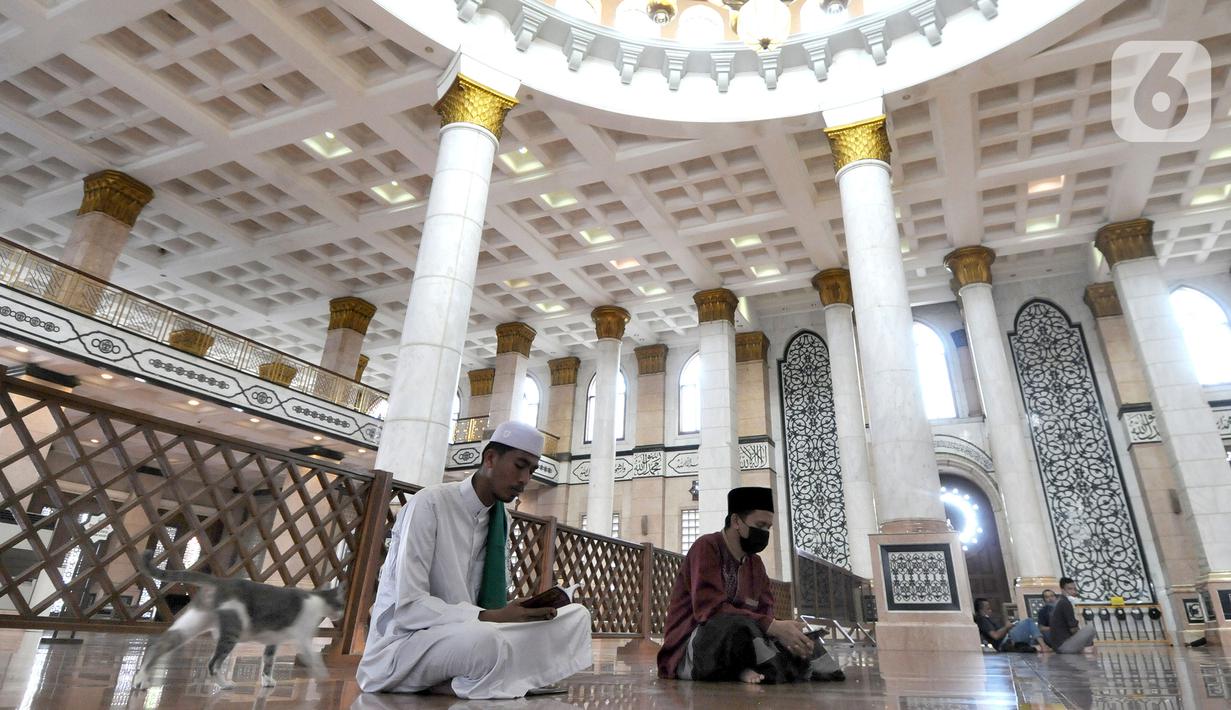 FOTO: Memperbanyak Ibadah Selama Ramadhan di Masjid Kubah ...