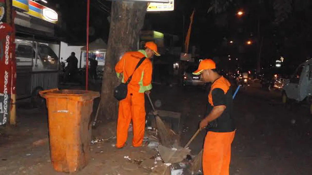 Ratusan Penyapu Jalanan Dikerahkan Saat Takbiran di Bekasi