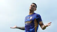 Penampakan jersey pramusim Persib Bandung menghadapi BRI Liga 1 2024/2025. (Bola.com/Erwin Snaz)