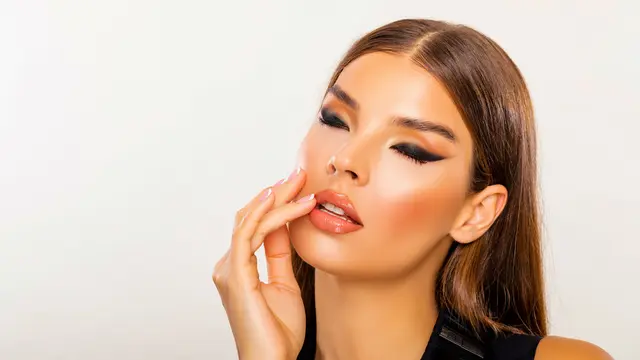 ilustrasi tren makeup 2021/L Julia/shutterstock