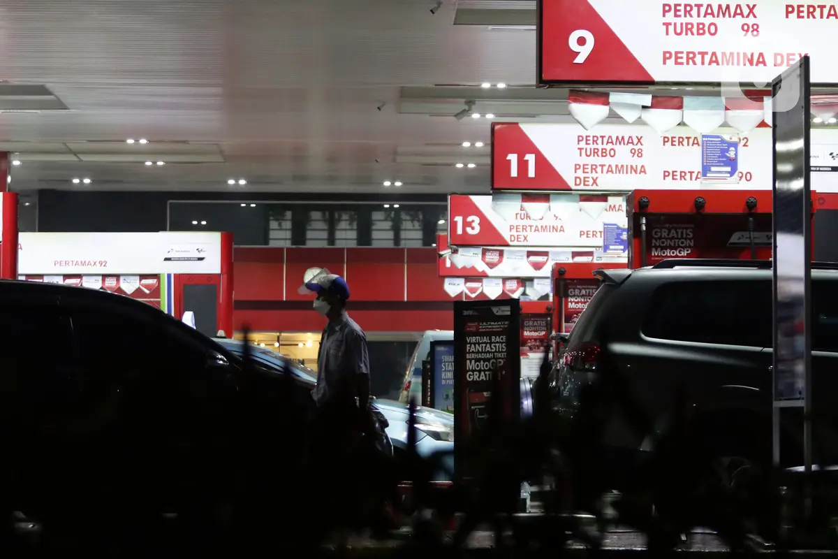 FOTO: Antrean Kendaraan Jelang Kenaikan Harga Pertamax