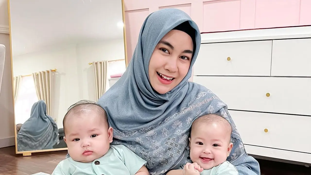 Anisa Rahma bersama anak kembarnya (Instagram/anisarahma_12)