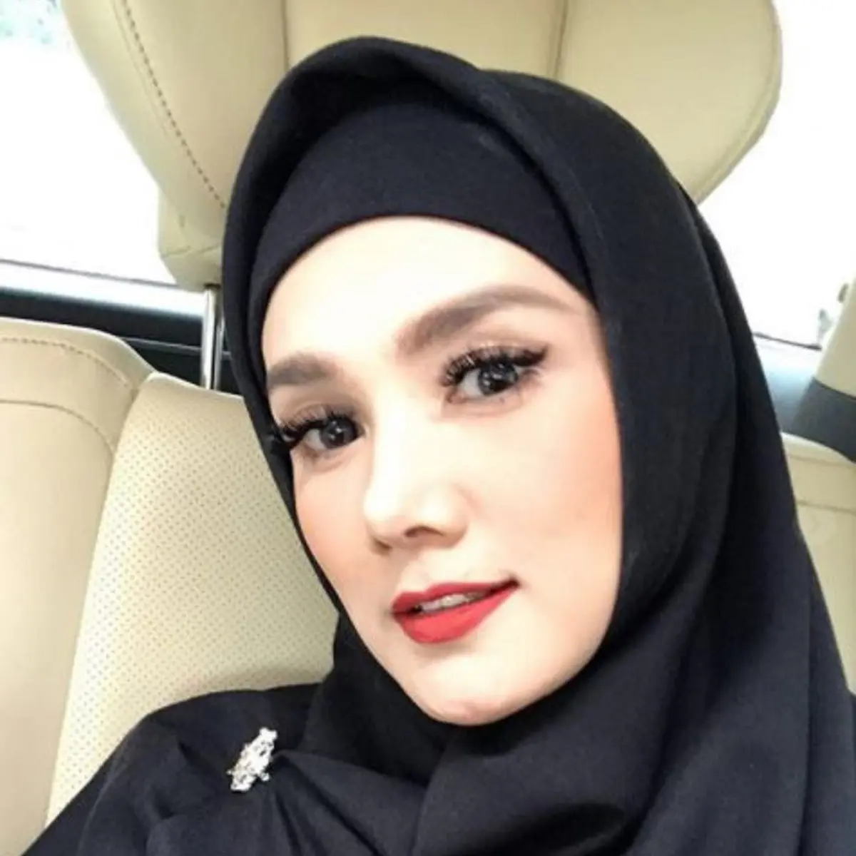 Mulan Jameela Bertobat, Berhijab dan Minta Diampuni Segala Dosa -  Entertainment Fimela.com