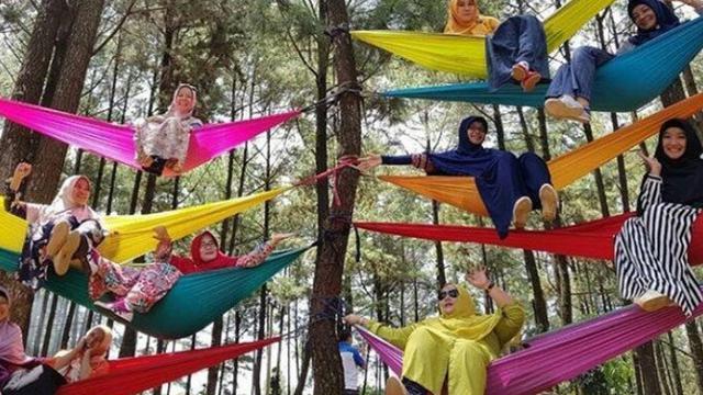 Tingkah Unik Emak Emak Zaman Now Saat Traveling Mana Yang Sering Kamu Temui Lifestyle Liputan6 Com