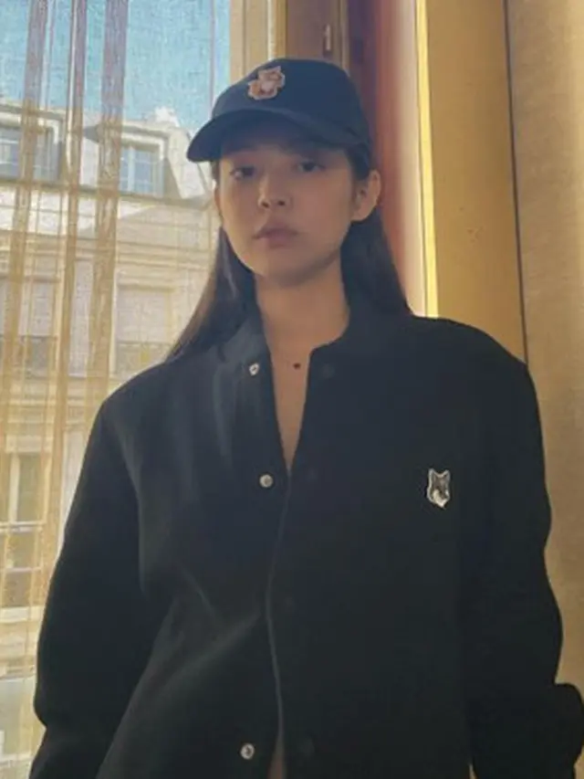 Rekomendasi Fashion Item Jennie BLACKPINK hingga V BTS yang Bikin OOTD Liburan Makin Kece