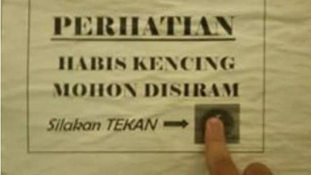 10 Pengumuman Lucu dalam Toilet Ini, Cuma Ada di Indonesia