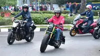 Presiden Joko Widodo (Jokowi) mengendarai motor menuju Pasar Anyar, Tangerang, Banten, Minggu (4/11/2018). Jokowi blusukan ke pasar untuk mengecek harga kebutuhan pokok dan mencocokkan dengan angka inflasi. (Liputan6.com/HO/Biro Pers Setpres)