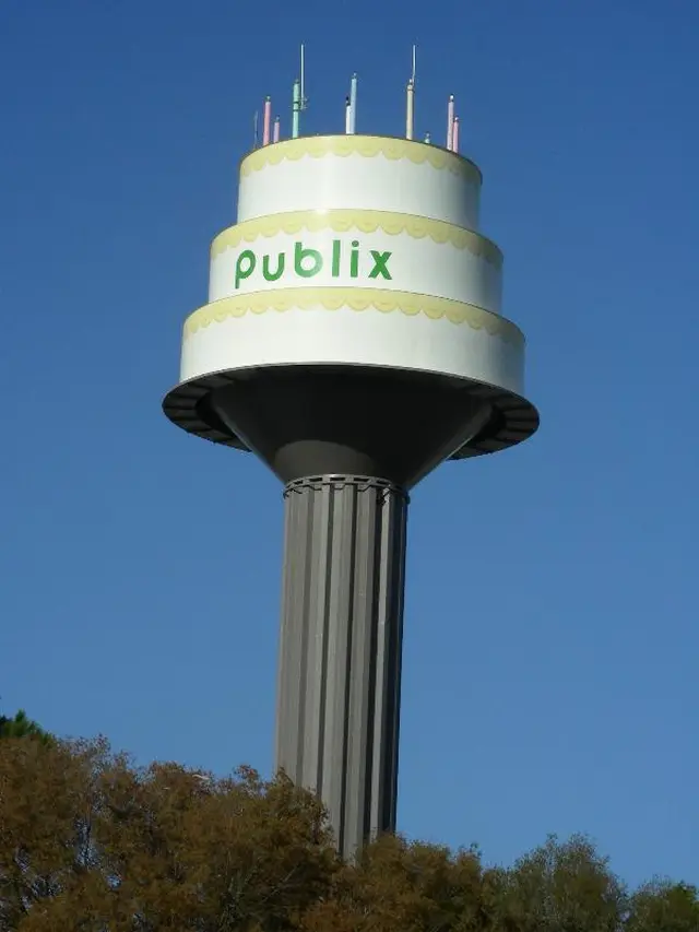 Tower Bentuk Makanan Paling Unik di Dunia (sumber: roadsideamerica)