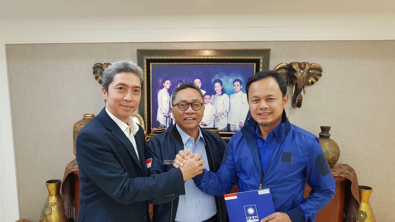 Ketua Umum PAN, Zulkifli Hasan, diapit bakal calon Wali Kota dan Wakil Wali Kota Bogor, Bima Arya - Dedie A Rachim (Istimewa)
