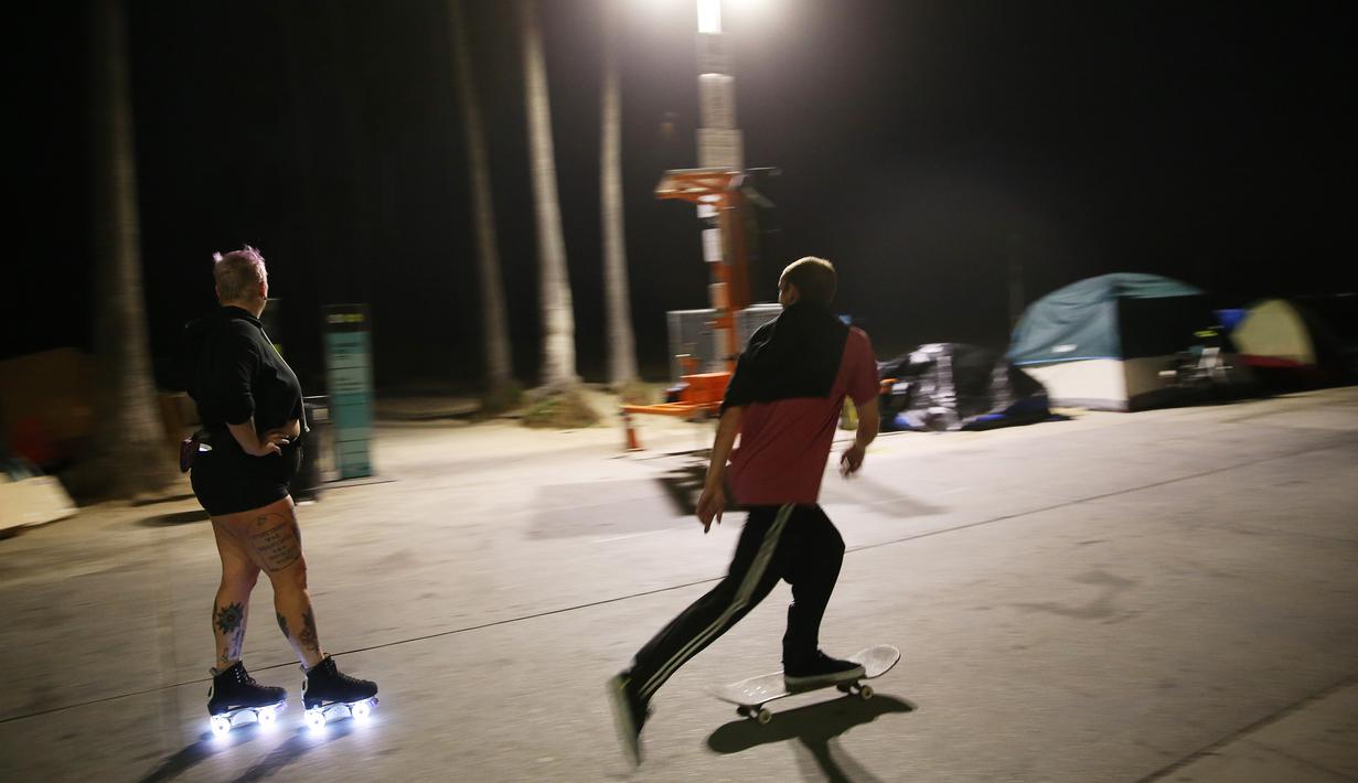  FOTO Sepatu Roda  Jadi Tren Selama Pandemi Page 1 