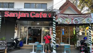 Sanjan Indonesian Cafe, rumah makan yang menyuguhkan cia rasa makanan Indonesia di Chiang Mai, Thailand. (Bola.com/Muhammad Adi Yaksa)