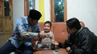 Senyum Athala (6) saat dikunjungi Pj Gubernur Sulbar Bahtiar Baharuddin (Foto: Liputan6.com/Istimewa)