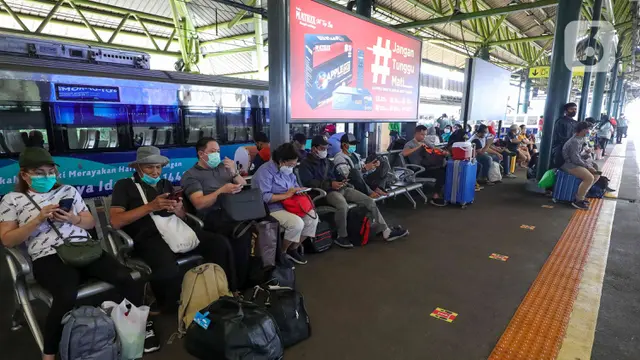 Suasana Stasiun Gambir Jelang Mudik Lebaran