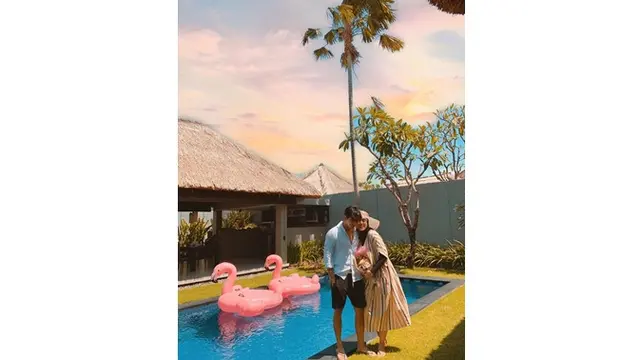 7 Momen Mesra Fairuz A Rafiq dan Sang Suami Sonny Septian, Kompak Banget