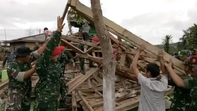 Gempa 6.1 SR menimpa Banten dan sekitarnya. Gempa menimbulkan dampak seperti runtuhnya rumah dan bangunan lain.