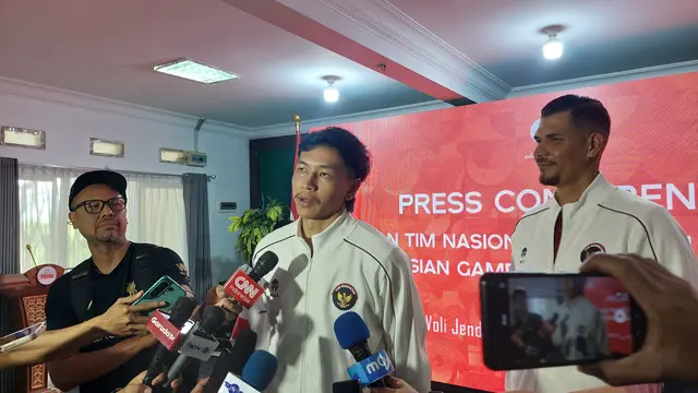 Farhan Halim, Kapten Timnas Bola Voli Indoor Putra Indonesia, saat acara Pelepasan Timnas Bola Voli Putra ke Asian Games 2026 di Padepokan Voli Sentul, Bogor, Kamis (24-9-2026). (Bola.com/Arif Anggara Mulya)