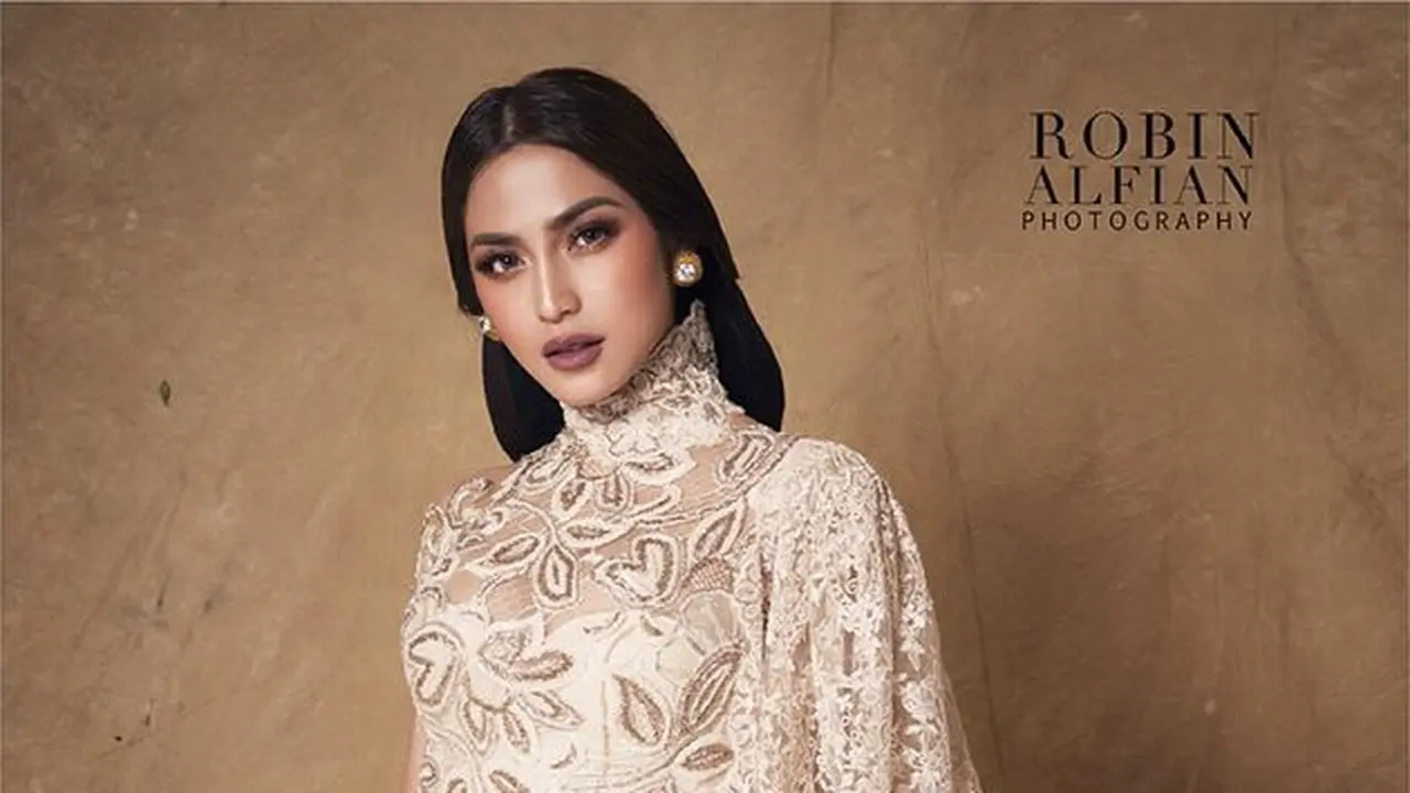 6 Potret Jessica Iskandar Pakai Kebaya, Tampil Anggun dan Memesona
