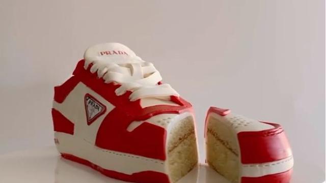 Wanita Ini Kreasikan Kue Mirip Benda di Sekitar, 8 Hasilnya Mengagumkan