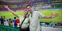 Donna Agnesia dan Darius Sinathrya tampil sporty chic saat nonton Piala Dunia [@darius_sinathrya]
