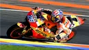  Pebalap Repsol Honda, Dani Pedrosa, berada di posisi ke-10 pada sesi latihan bebas kedua MotoGP Valencia di Sirkuit Ricardo Tormo, Valencia, Jumat (11/11/2016). (AFP/Jose Jordan)