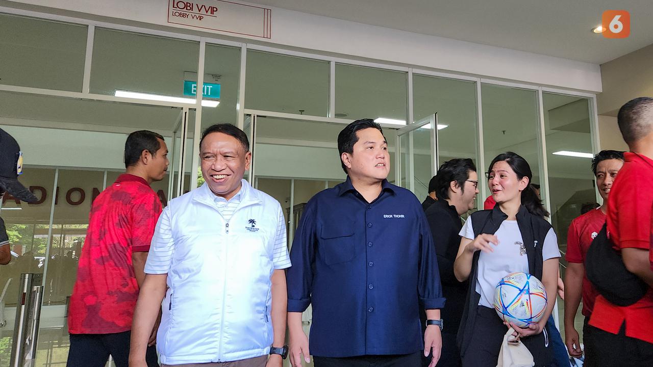 FOTO Erick Thohir Tinjau Stadion Manahan