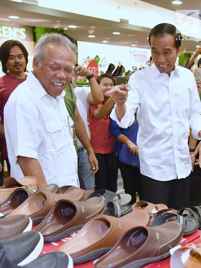 Belanja ke Mal, Jokowi Jadi Rebutan Swafoto Warga Palembang