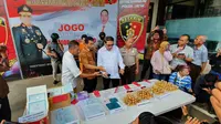 Polda Jatim kembangkan kasus pemalsuan dokumen negara (Foto: Liputan6.com/Dian Kurniawan)