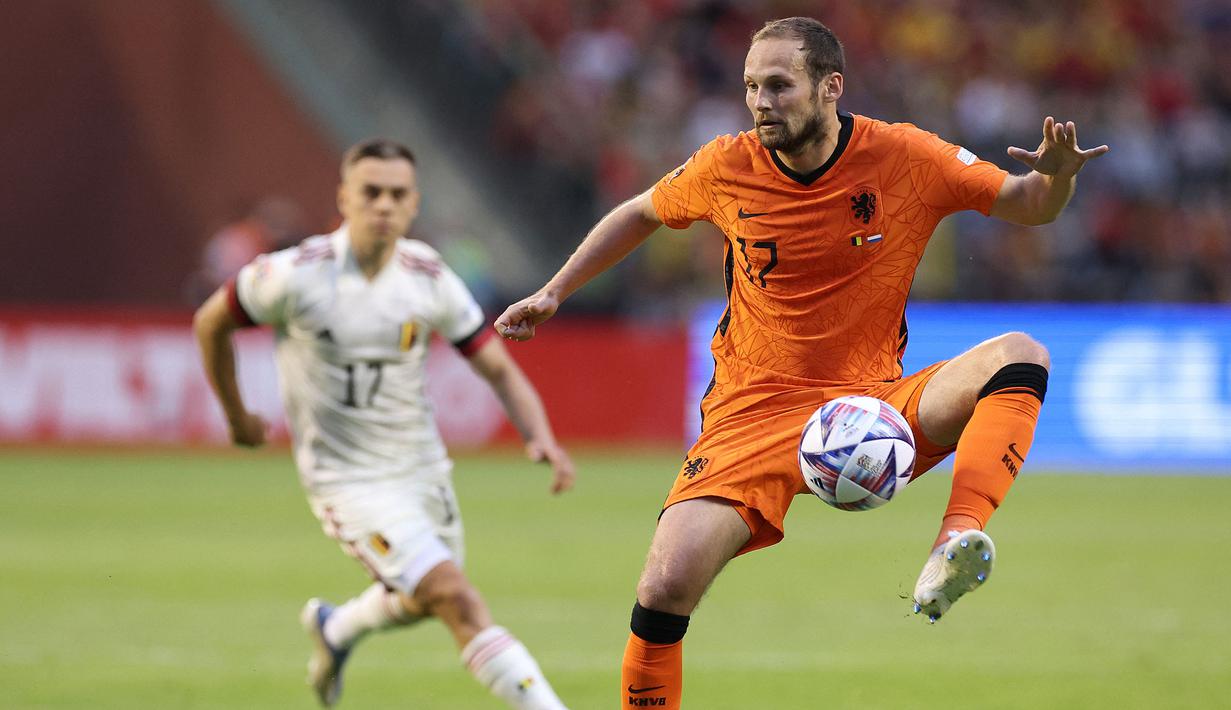 Daley Blind merupakan pemain dengan caps terbanyak di Timnas Belanda, yaitu 94 caps. Ia pernah berseragam Manchester United setelah diboyong dari Ajax Amsterdam pada tahun 2014. Bersama Setan Merah, Blind berhasil memenangi banyak gelar bergengsi. (AFP/Kenzo Tribouillard)