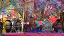 Peserta mengikuti Karnaval Dugderan di Lapangan Simpanglima Semarang, Senin (14/5). Festival Dugderan awalnya merupakan cara pemerintah kota Semarang memberitahukan datangnya bulan Ramadan kepada penduduknya. (Liputan6.com/Gholib)