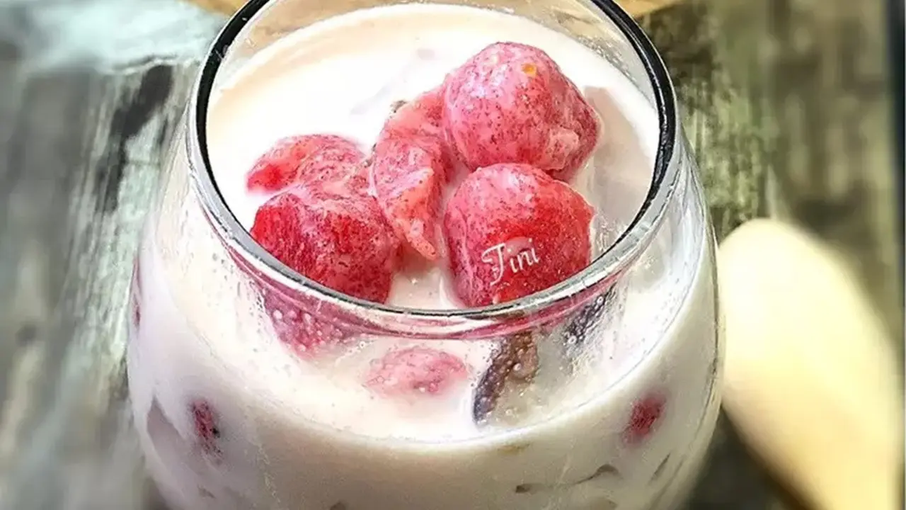 Resep es semangka susu kurma untuk buka puasa. (dok. Cookpad @TiniMommyR3)