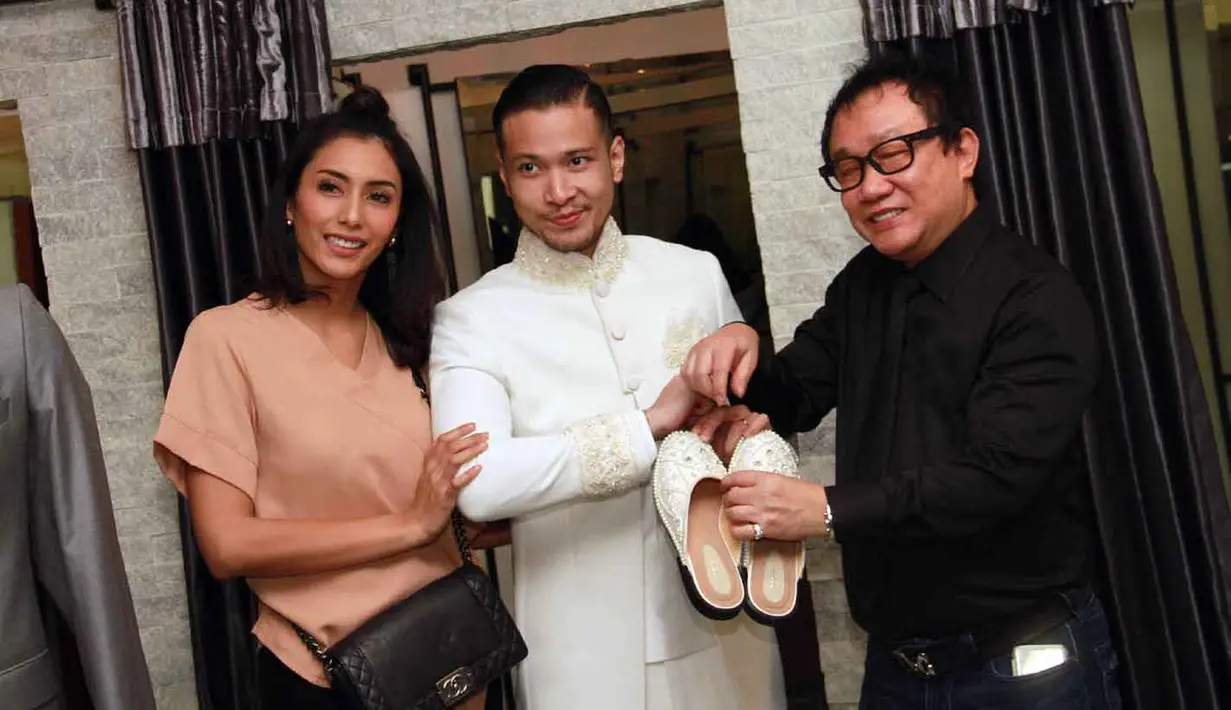 Di samping menceritakan kebahagiaannya menuju hari pernikahan, ternyata Tyas mengaku geram ketika undangan perniakhannya terseber oleh salah satu akun gossip. Menurutnya, ini mengganggu privasinya. (Nurwahyunan/Bintang.com)