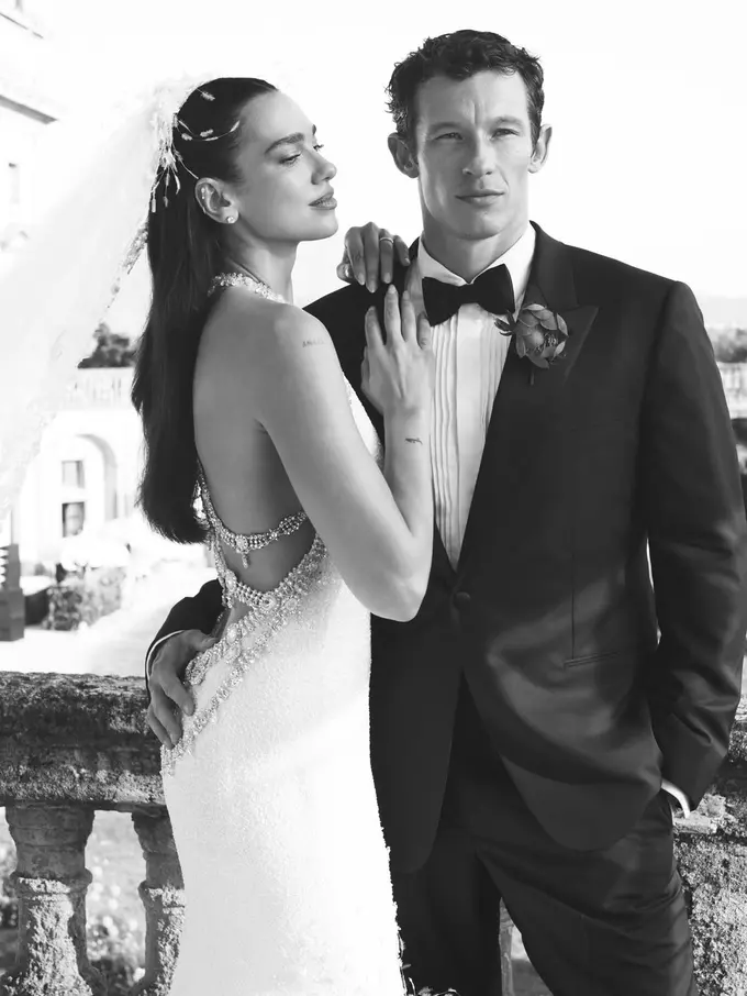 Detail Gaun Pengantin Dua Lipa di Italia, Karya Chanel yang Sarat Kemewahan Haute Couture