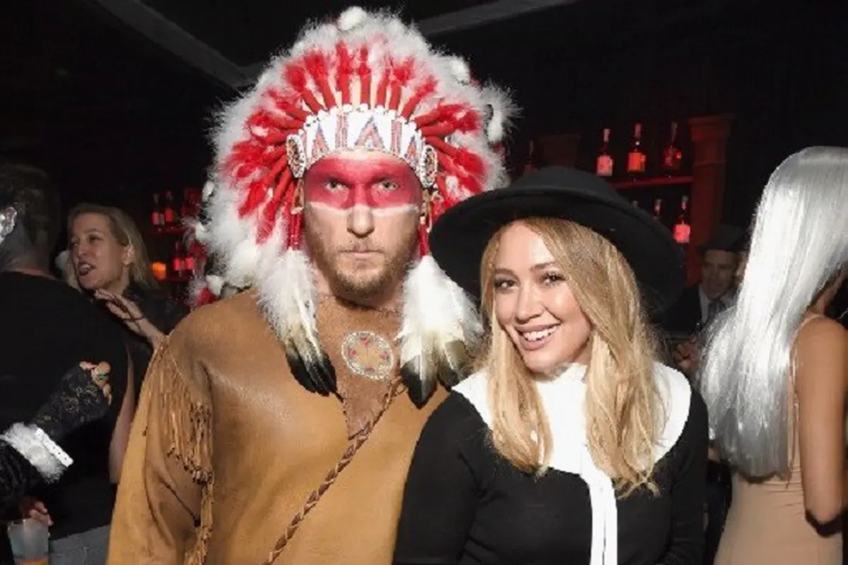 Kostum Halloween Hilary Duff dan Jason Walsh mengundang kontroversi. (AFP/Bintang.com)