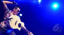 Band Rock & Roll, Naif saat beraksi di Indonesia Greaser Party 2015, Senayan, Jakarta, Jumat (10/4/2015). (Liputan6.com/Faisal R Syam)
