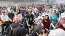 Warga memdatai kawasan Bundaran HI Jakarta saat acara Car Free Day atau Hari bebas kendaraan bermotor. (Bola.com/M Iqbal Ichsan)