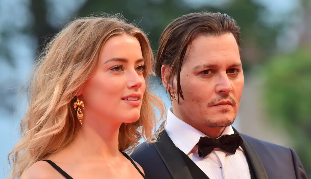 Amber Heard dan Johnny Depp  Mereka mulai berkencan setelah pertemuan pertama di lokasi syuting The Rum Diary tahun 2011. (AFP/Bintang.com)