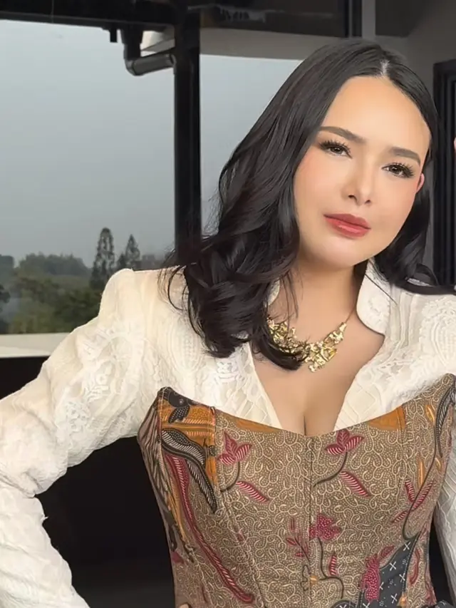 Amanda Manopo Saat Gala Premiere Jangan Buang Ibu