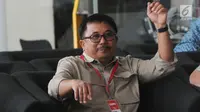 Wali Kota Balikpapan, Rizal Effendi duduk di ruang tunggu gedung KPK sebelum menjalani pemeriksaan, Jakarta, Kamis (23/8). Rizal diperiksa dalam kasus suap usulan dana perimbangan daerah dalam Rancangan APBN-Perubahan Tahun 2018. (Merdeka.com/Dwi Narwoko)