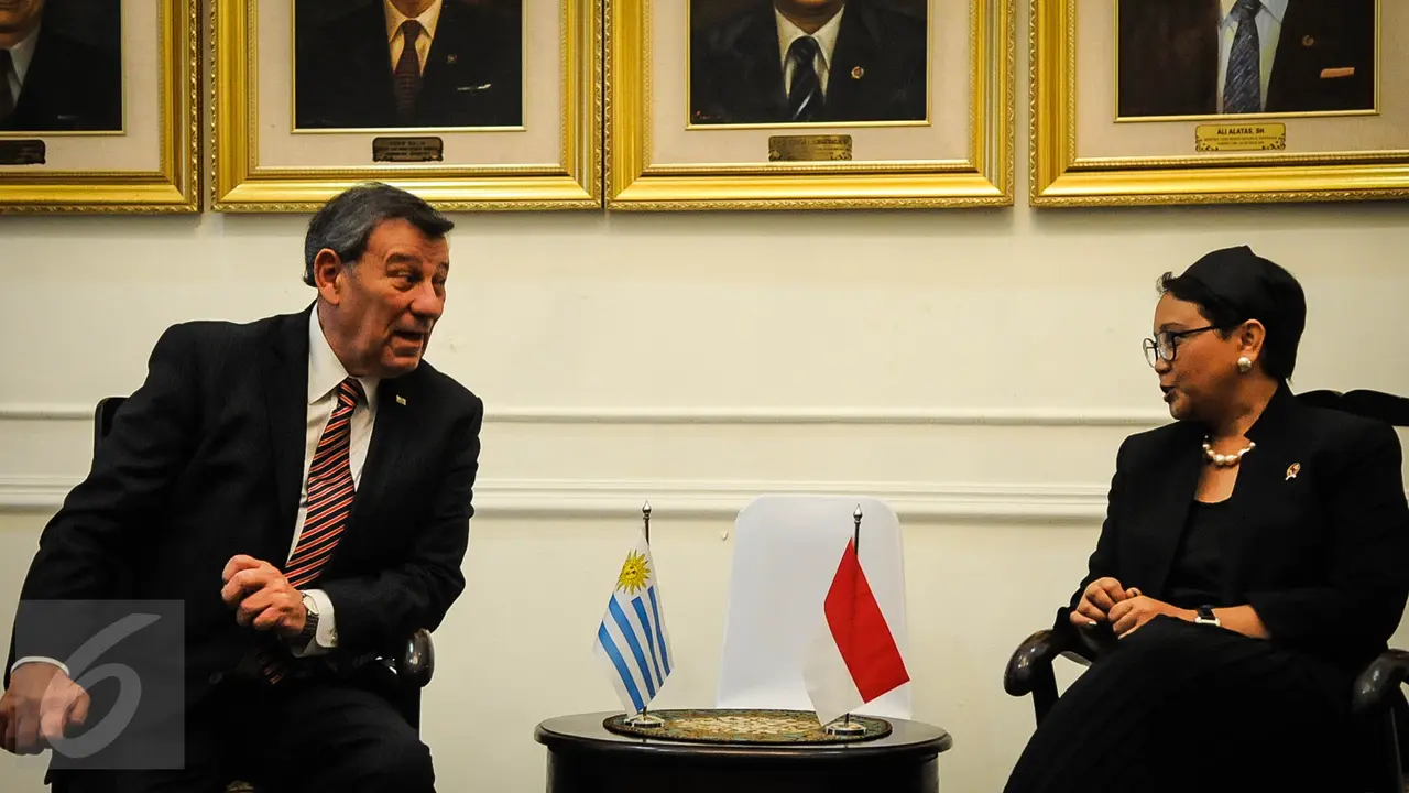 20161011-Menlu RI Menerima Kunjungan Pertama Menlu Uruguay-Jakarta