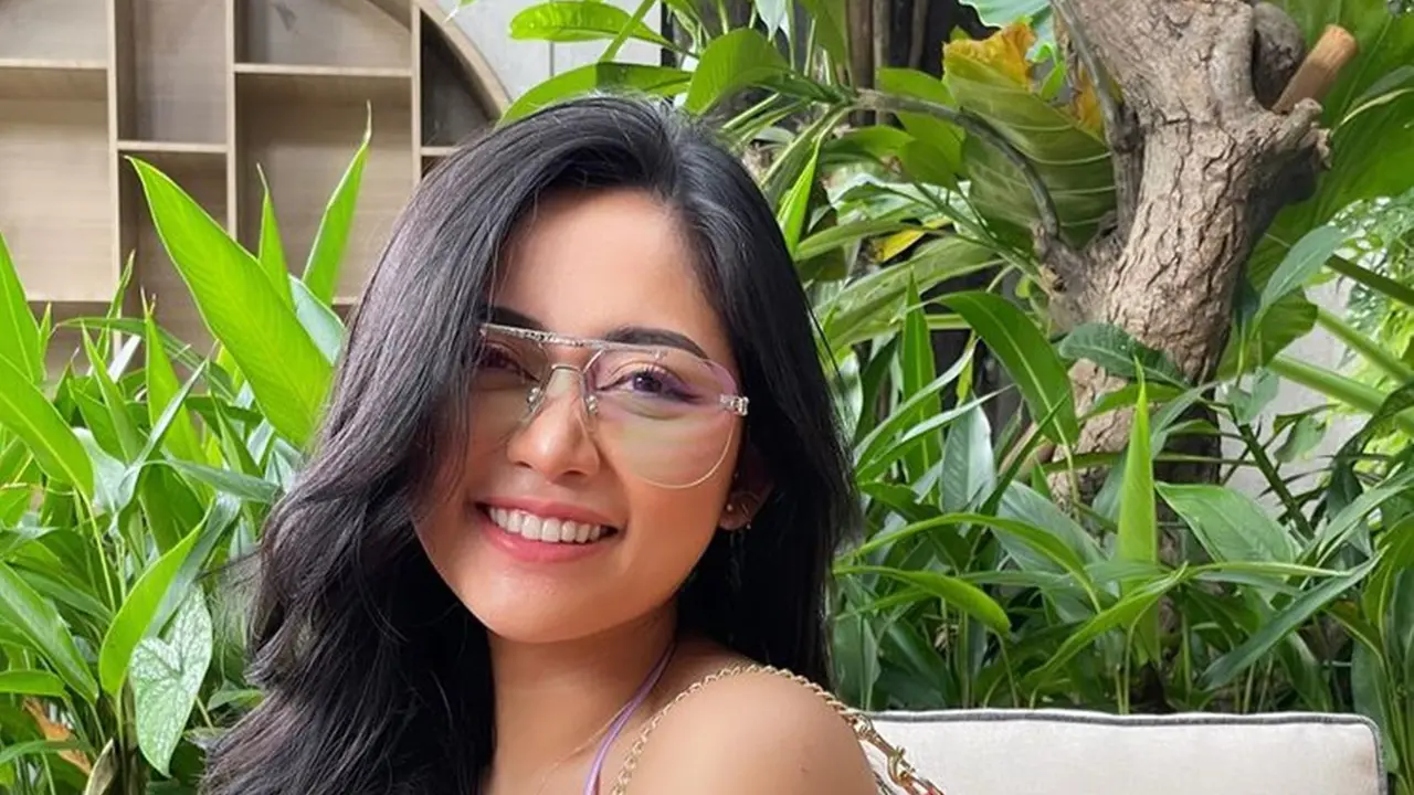 FOTO: Tampil Colorful, Begini Gaya Rachel Vennya dengan Outfit 'Tabrak Warna'