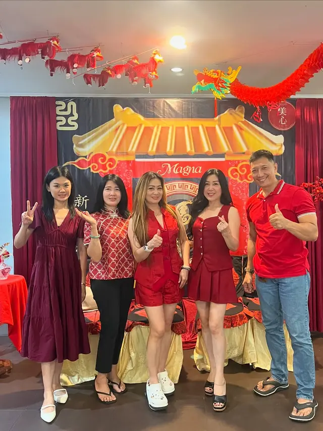 6 Potret Julie Tan Ibunda Larissa Chou Rayakan Imlek, Awet Muda Gendong Cucu