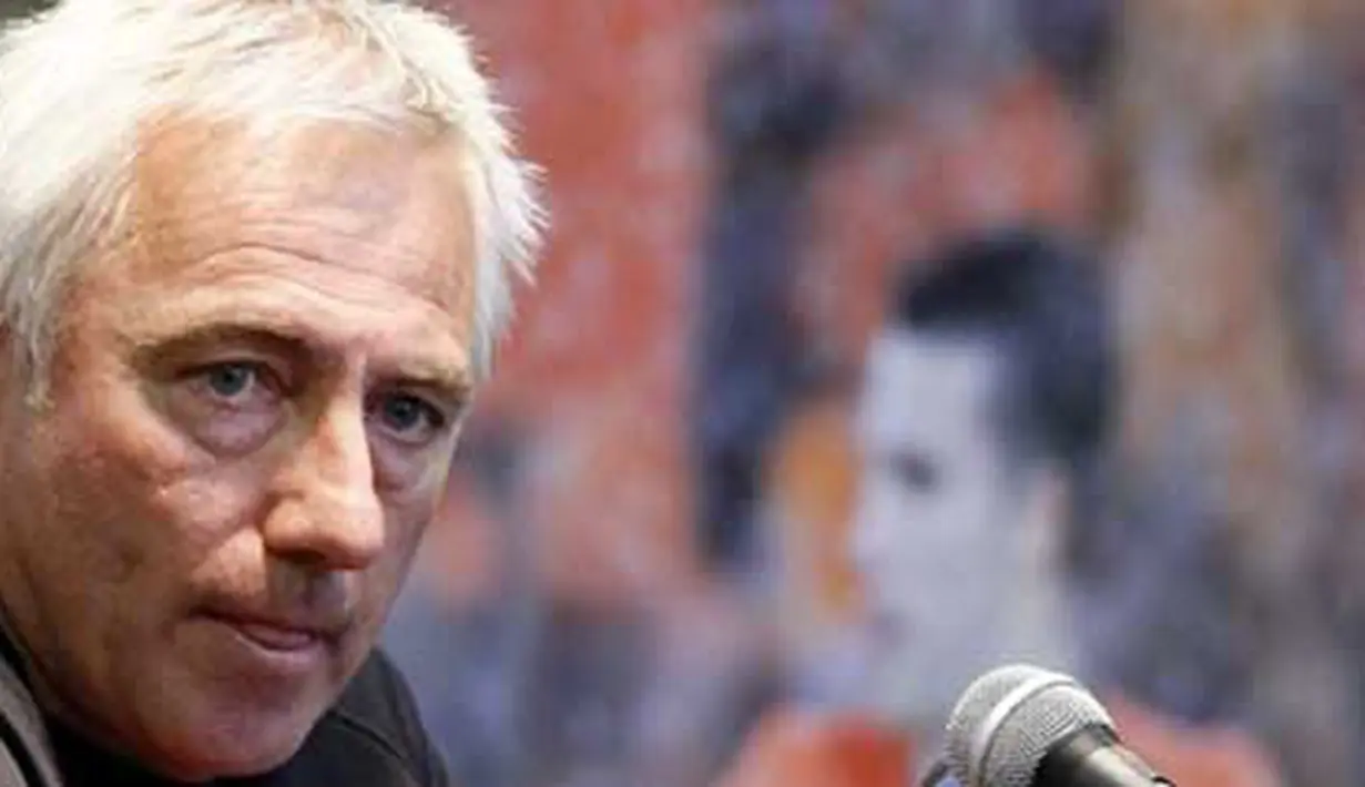 Pelatih Belanda, Bert Van Marwijk dalam sesi konferensi pers usai latihan yang berlangsung di Wits University, Johannesburg, 20 Juni 2010. AFP PHOTO / THOMAS COEX 