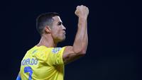 Pemain Al Nassr, Cristiano Ronaldo melakukan selebrasi setelah mencetak gol melalui tendangan penalti ke gawang Al Shorta pada laga semifinal Liga Champions Arab 2023 di Prince Sultan bin Abdul Aziz Stadium, Abha, 9 Agustus 2023. Al Nassr sukses melaju ke babak final setelah menang dengan skor 1-0. (AFP/Abdullah Mahdi)
